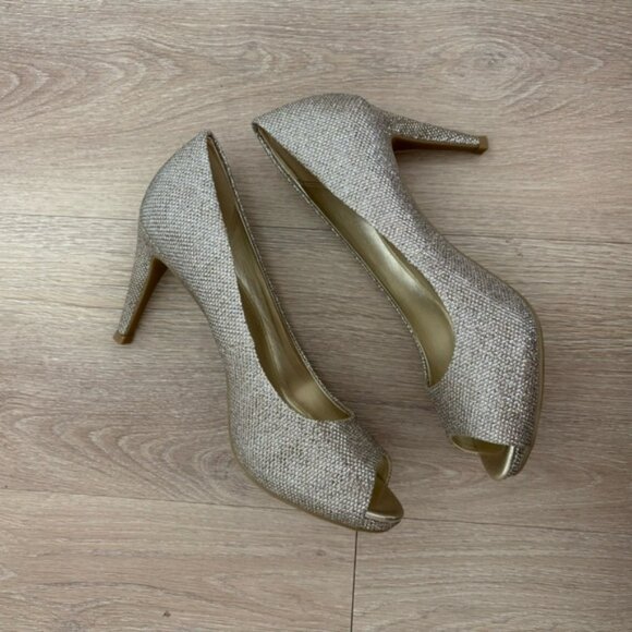 Bandolino Womens High Heels Size 6.5 Light Gold Peep Toe Sparkly Rainaa Pump - Picture 4 of 9